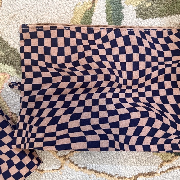 BAGGU Go Pouch Set in Indigo Trippy Checker - Picture 3 of 7